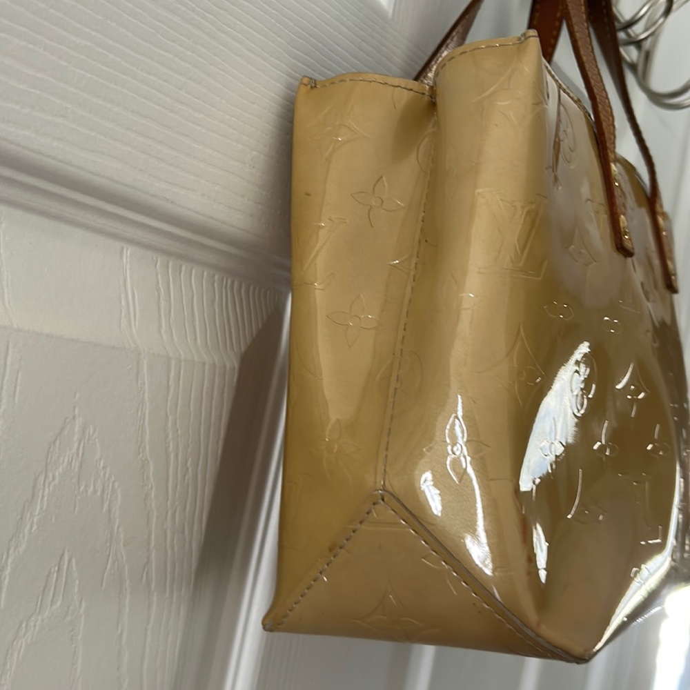 Louis Vuitton Gold Vernis Monogram Reade PM Bag - Picture 4 of 16
